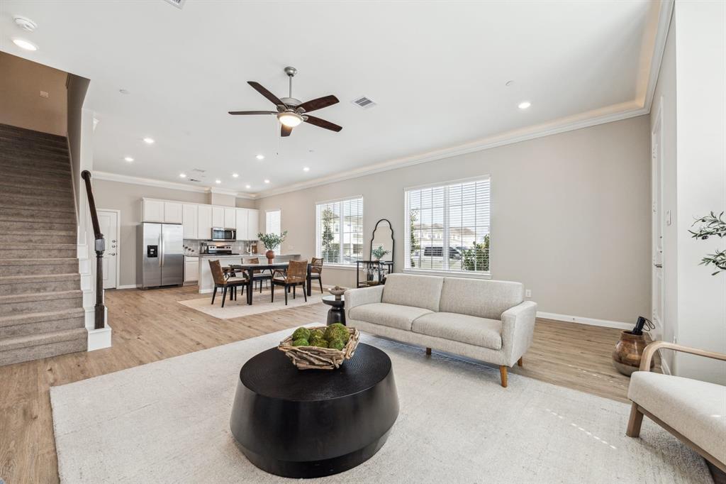 3220 Crystal View Blvd in Santa Fe, TX - Building Photo