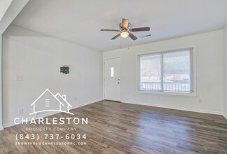 605 Michigan Ct in Ladson, SC - Foto de edificio - Building Photo