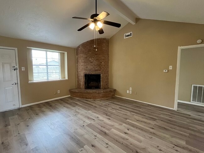 806 Canna St in Channelview, TX - Foto de edificio - Building Photo