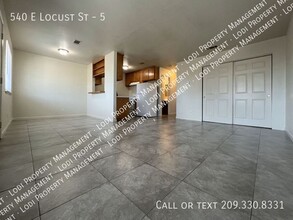 540 Locust St in Lodi, CA - Building Photo - Building Photo