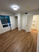 12 Myrtle St in Manchester, CT - Building Photo - Building Photo