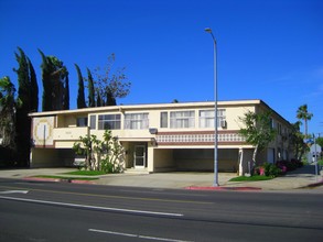 5625 Kester Ave in Sherman Oaks, CA - Building Photo - Building Photo