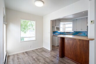 1320 23rd St in Manhattan Beach, CA - Foto de edificio - Building Photo