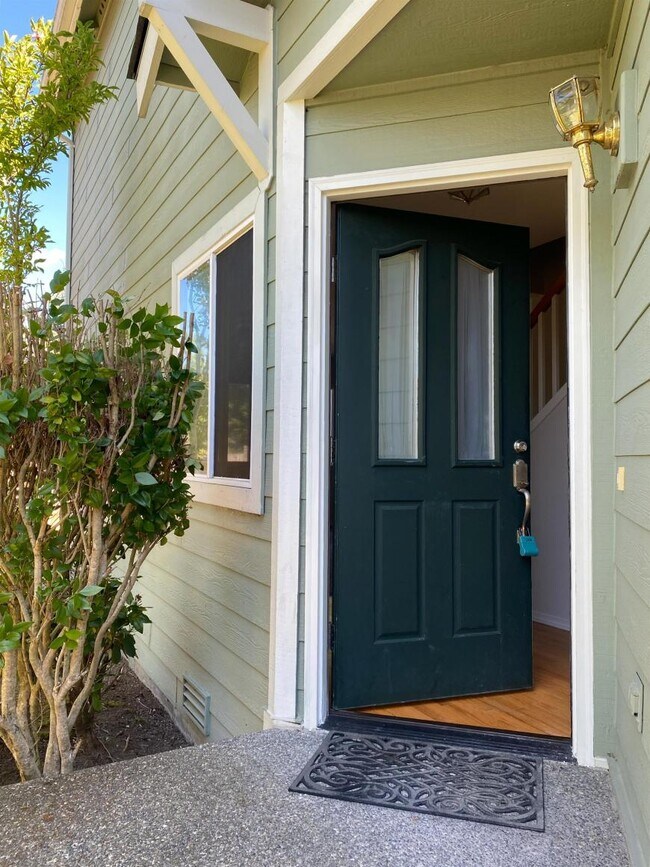 23800 SE 5th St in Sammamish, WA - Building Photo - Building Photo