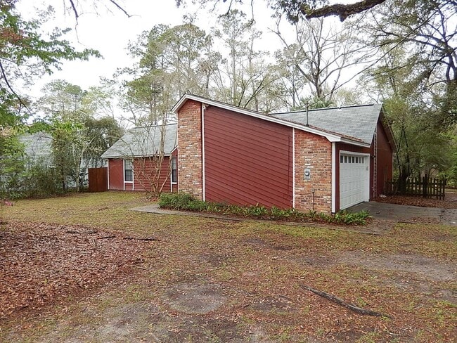 property at 5800 Doonesbury Ct