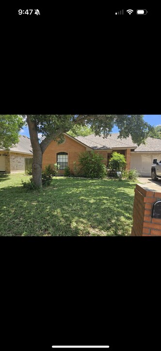 802 E Robin Ave in Harlingen, TX - Building Photo