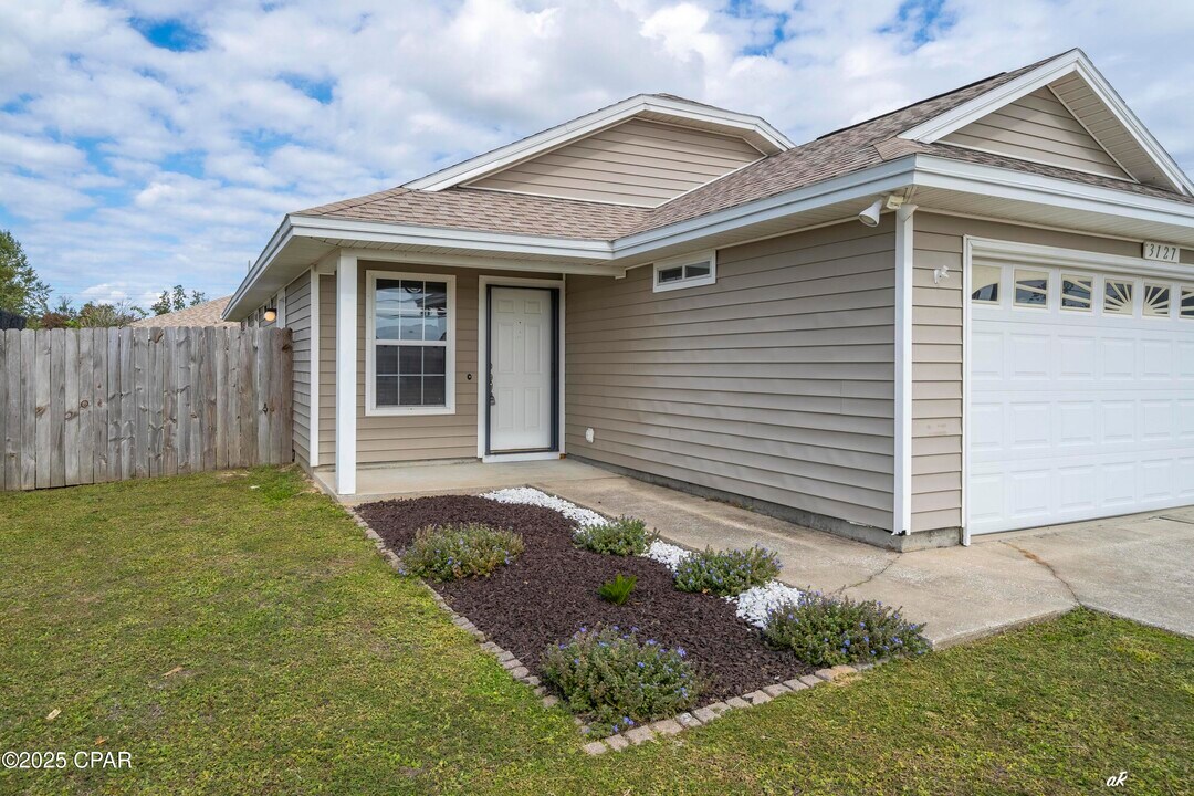 3127 Douglas Rd in Panama City, FL - Building Photo