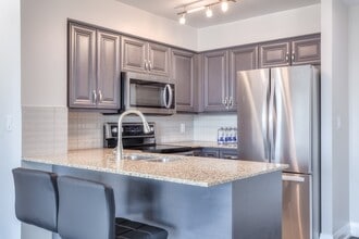 18 Valley Woods Rd in North York, ON - Building Photo - Building Photo