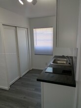 2123 Wilson St in Hollywood, FL - Building Photo - Building Photo