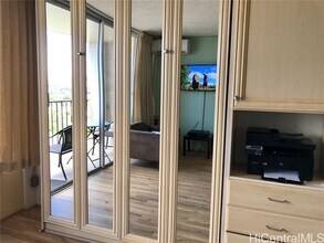 2345 Ala Wai Blvd in Honolulu, HI - Foto de edificio - Building Photo