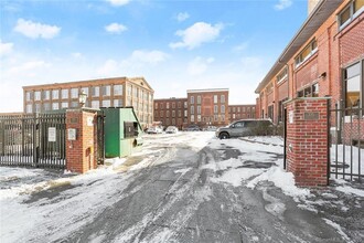 325 Lafayette St, Unit 1204 in Bridgeport, CT - Building Photo - Building Photo