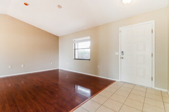 11024 Bentwood Ct in New Port Richey, FL - Foto de edificio - Building Photo
