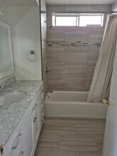 224 35th St, Unit Apt B in Manhattan Beach, CA - Foto de edificio - Building Photo