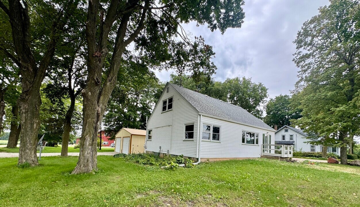 6809 IL-71 in Yorkville, IL - Building Photo