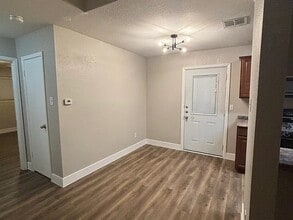 11602 April Dr, Unit B in Austin, TX - Building Photo - Building Photo