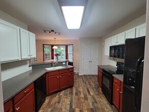 6351 Pink Dogwood Ln in Charlotte, NC - Building Photo - Building Photo