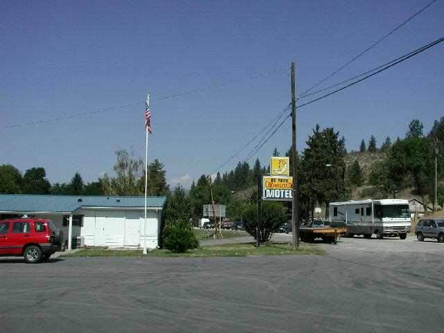 401 Railroad St in Plains, MT - Building Photo