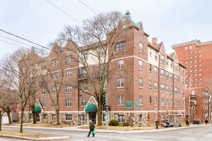 5551 Queen-Mary Ch in Montréal, QC - Building Photo