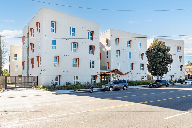 Villa Vanowen in Van Nuys, CA - Building Photo - Building Photo