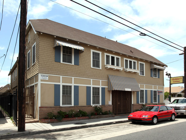 Normandie Villa-1724 4th St., Long Beach in Long Beach, CA - Foto de edificio - Building Photo