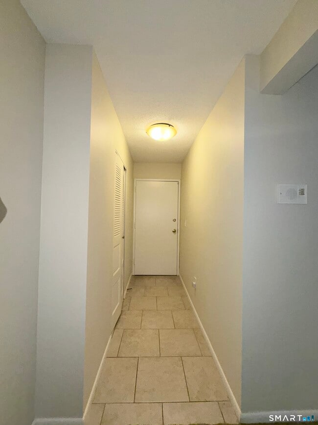 175 Mill Pond Rd in Hamden, CT - Building Photo - Building Photo