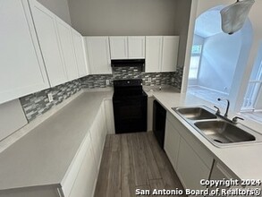 4118 Sunrise Pt Dr in San Antonio, TX - Building Photo - Building Photo