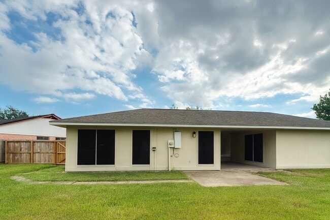 property at 2706 Mayflower Landing Ct