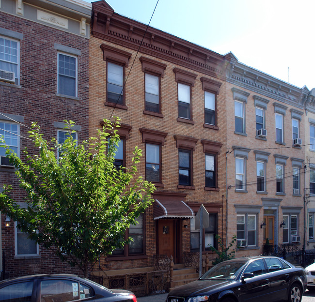 347 7th St in Jersey City, NJ - Foto de edificio - Building Photo