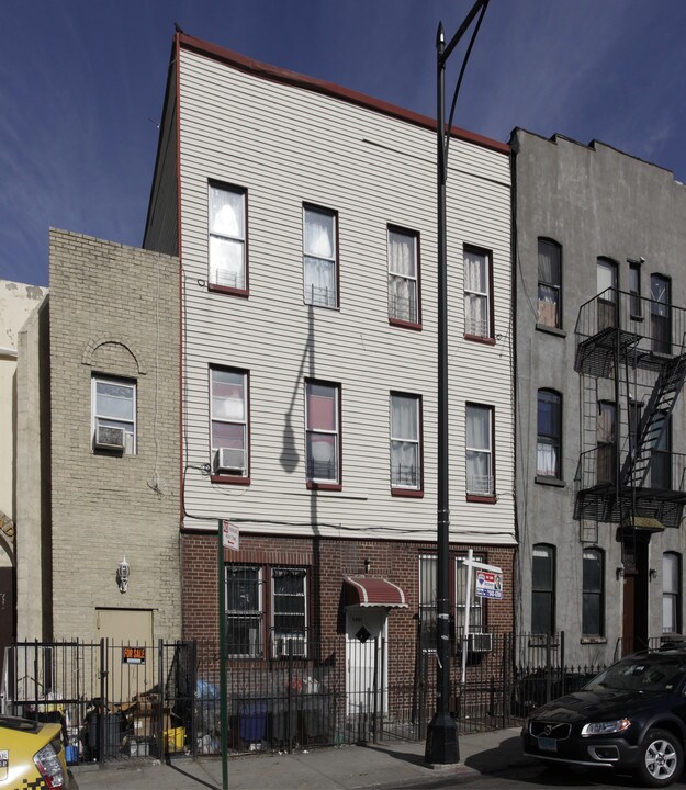 1491 Gates Ave in Brooklyn, NY - Foto de edificio