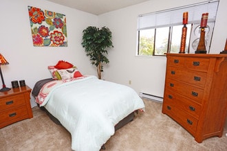 Crystal Springs Apartments in Everett, WA - Building Photo - Building Photo