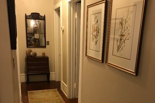 12 Bee St, Unit Apt F in Charleston, SC - Building Photo