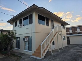 1126 1st Ave in Honolulu, HI - Building Photo