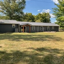 300 Kirk Ln in Gallatin, TN - Building Photo - Building Photo