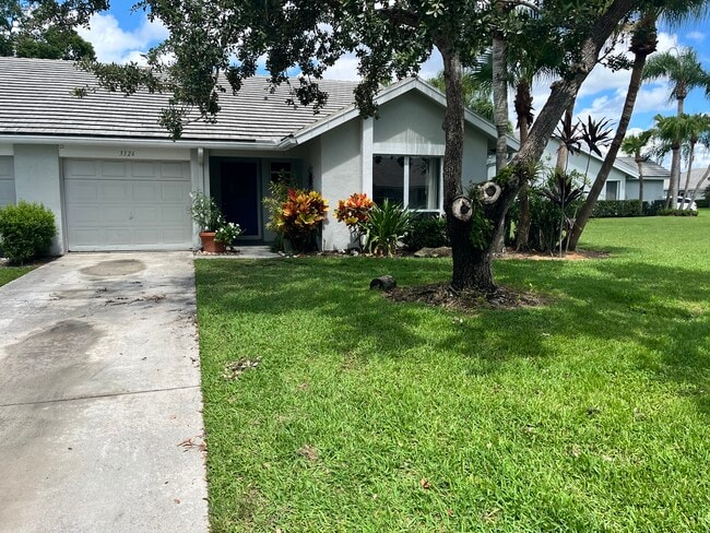 property at 3326 SW Villa Pl