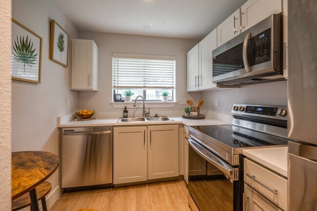 Junction Apartments in Fort Collins, CO - Building Photo - Interior Photo