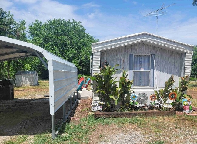 property at 184 Kiowa Ln