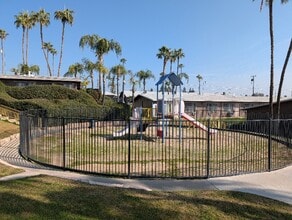 2601 Columbus St in Bakersfield, CA - Foto de edificio - Building Photo