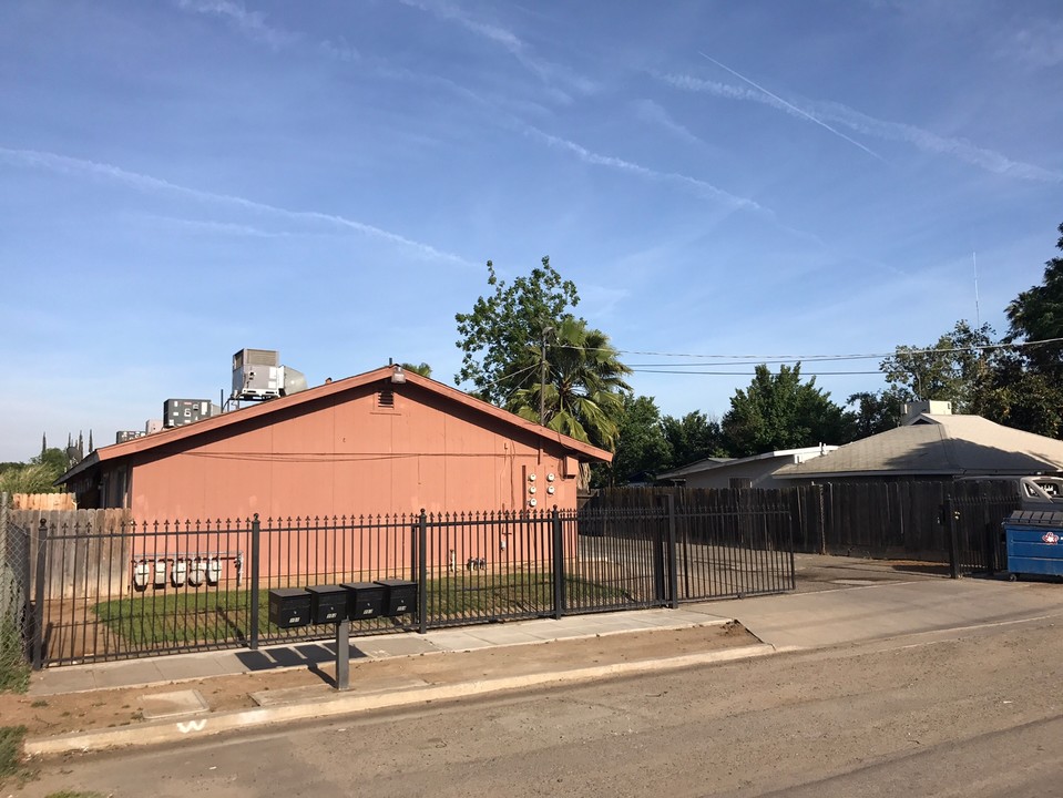 974 N Lafayette Ave in Fresno, CA - Foto de edificio