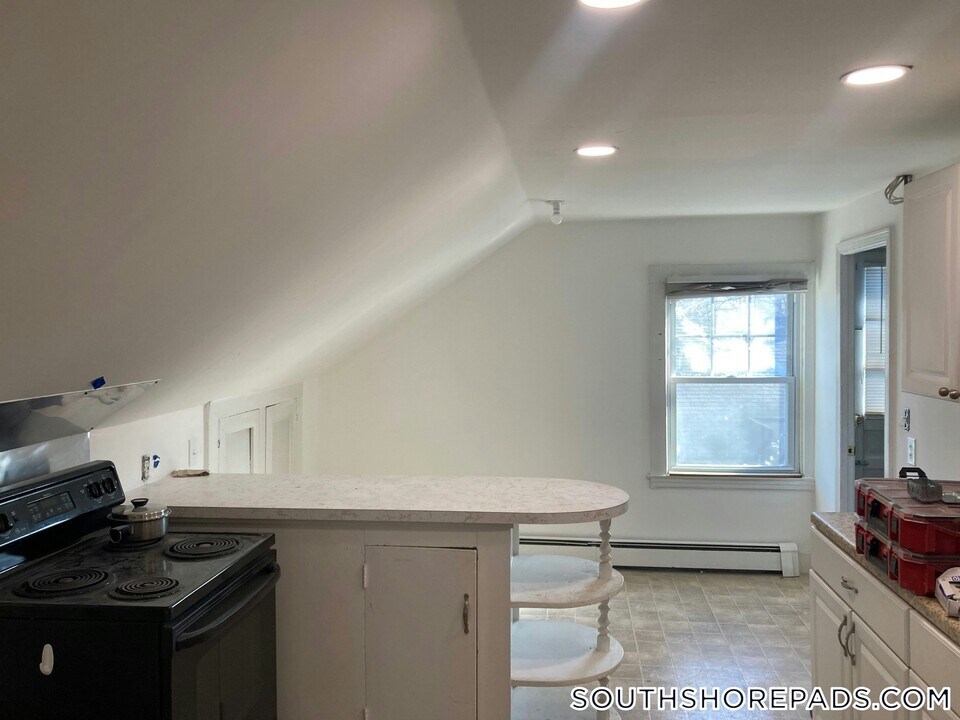 13 Blanchard Rd in Weymouth, MA - Building Photo