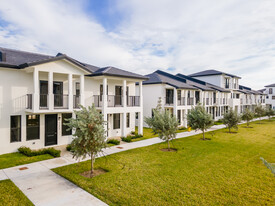 Southern Villas Townhomes in Princeton, FL - Building Photo