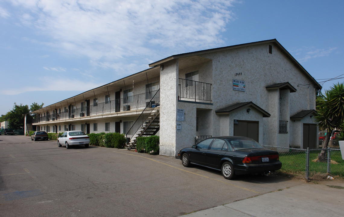 12645 Laurel St in Lakeside, CA - Foto de edificio