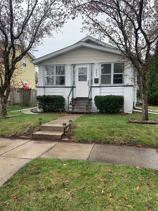2204 42nd St in Rock Island, IL - Building Photo
