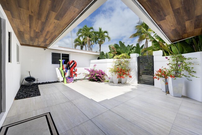 520 NE 17th St in Boca Raton, FL - Foto de edificio - Building Photo