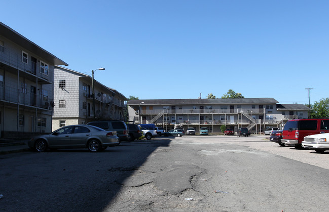 Cross Roads Apartments in Durham, NC - Building Photo - Building Photo