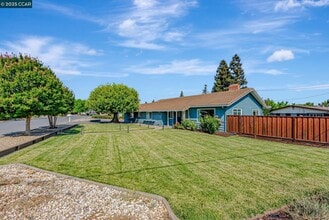 5891 Caulfield Dr in Clayton, CA - Building Photo - Building Photo