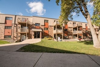 Westchester LLC in Waite Park, MN - Foto de edificio - Building Photo