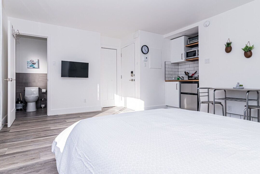 1424 Rue Saint-Timothée in Montréal, QC - Building Photo