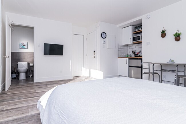 1424 Rue Saint-Timothée in Montréal, QC - Building Photo - Building Photo