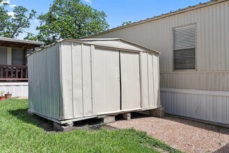 2222 N Austin Ave in Pearland, TX - Building Photo - Building Photo