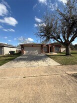 15919 Hiram Clarke Rd in Houston, TX - Building Photo